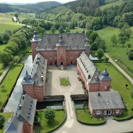 Schloss Adolphsburg Im Sauerland * Oberhundem