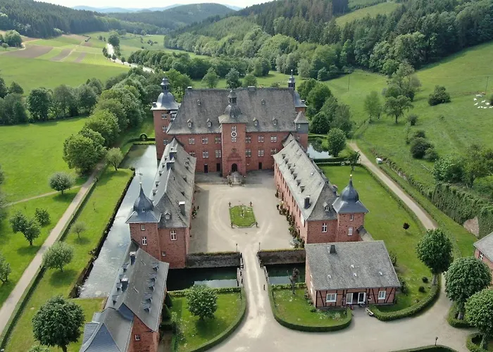 Schloss Adolphsburg Im Sauerland * Oberhundem