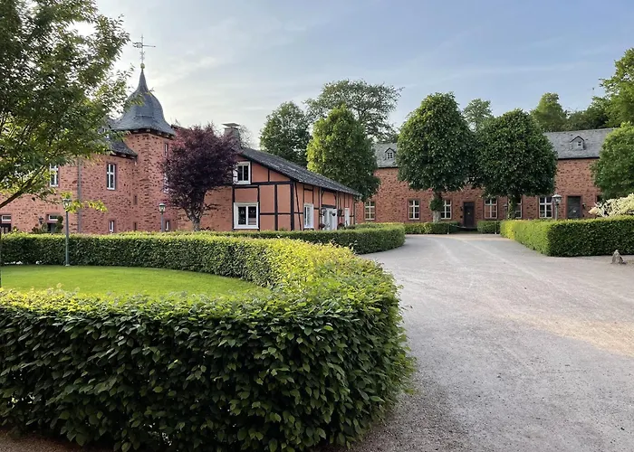 Schloss Adolphsburg Im Sauerland * Oberhundem